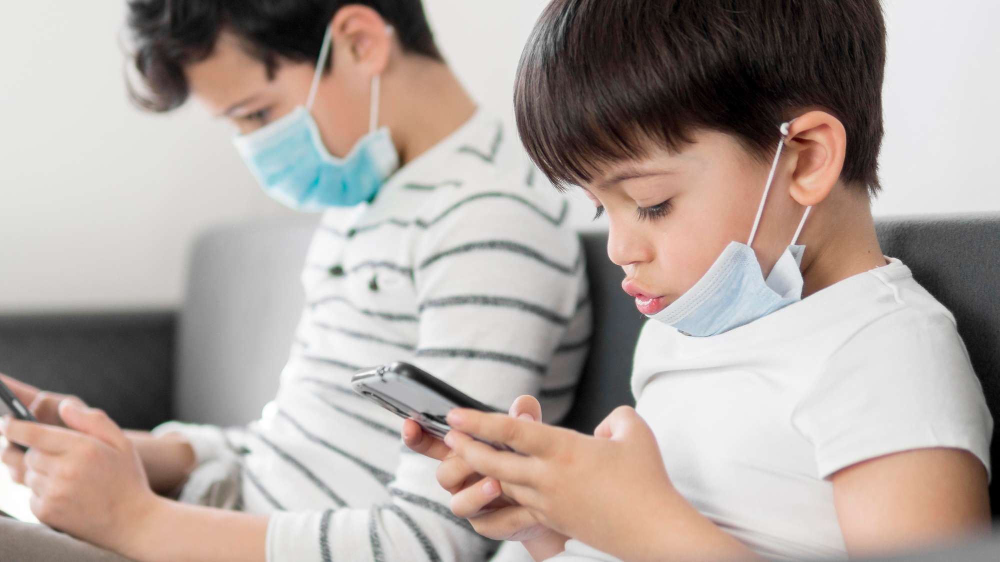 Ponsel Buat Anak Sakit Fisik Mental dan Sosial