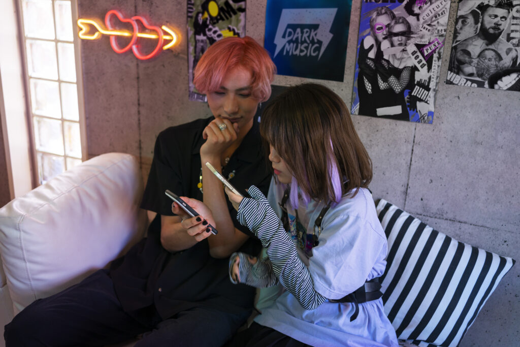 Mengatasi FOMO pada Anak di Era Digital
