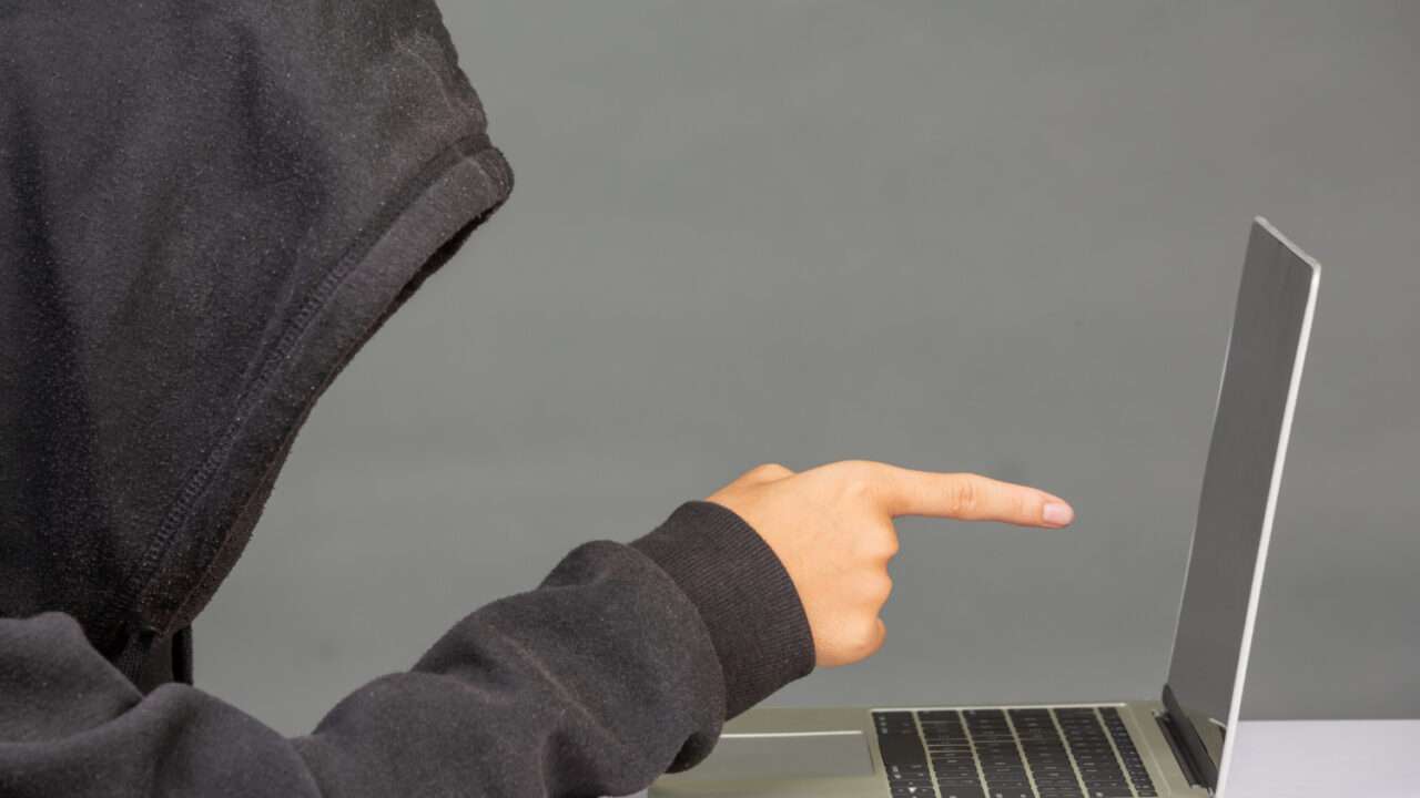 Gawat! Laman Login Outlook Disuntik Keylogger