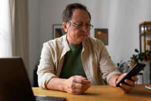 Penipuan Lansia Meroket Uang Miliaran Melayang