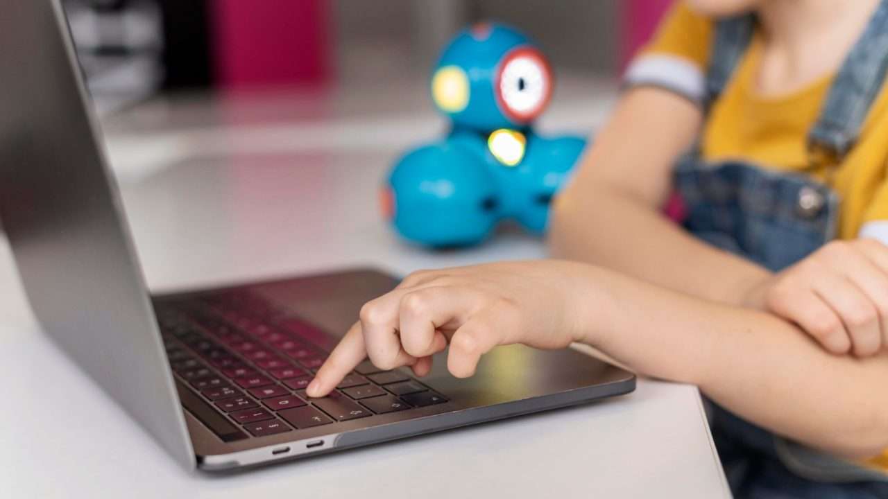 Panduan Perlindungan Identitas Digital Anak