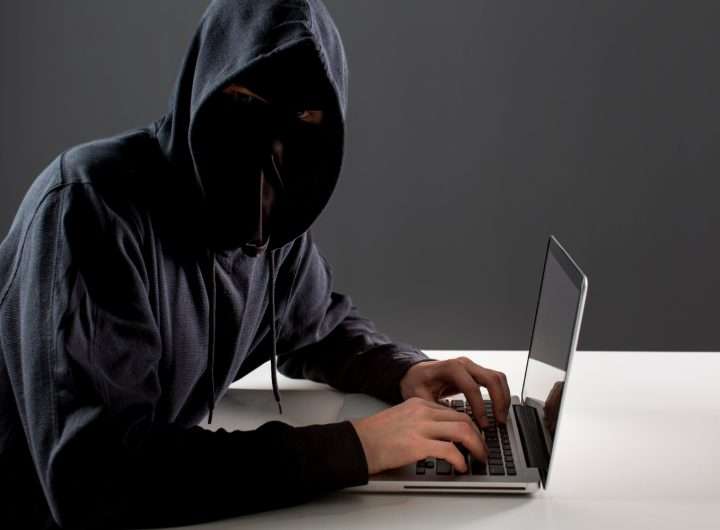 Spyware Berkedok Aplikasi Kencan