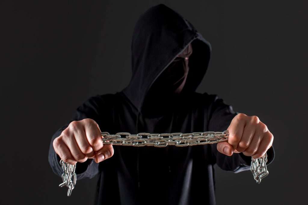 Serangan Rantai Pasok Incar Jantung Pengembangan Aplikasi - Dalam beberapa tahun terakhir, benteng pertahanan perusahaan besar menjadi semakin sulit ditembus secara langsung.