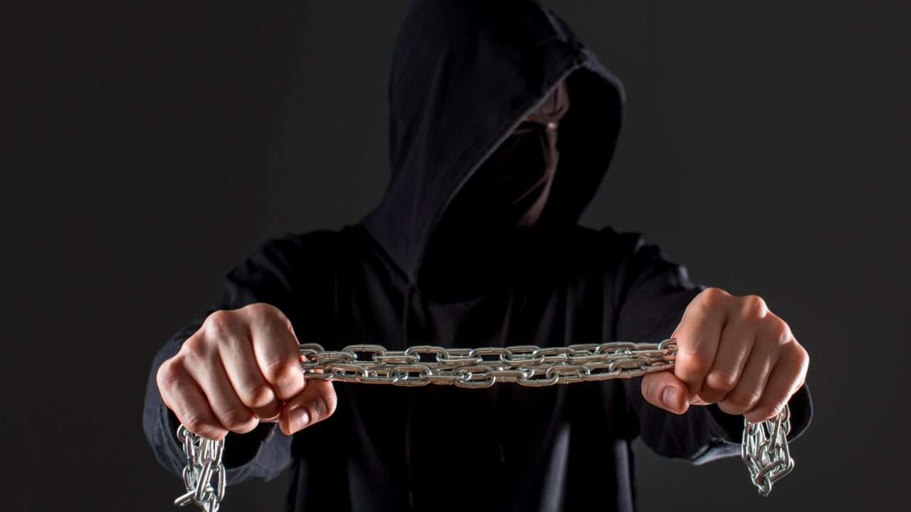 Serangan Rantai Pasok Incar Jantung Pengembangan Aplikasi - Dalam beberapa tahun terakhir, benteng pertahanan perusahaan besar menjadi semakin sulit ditembus secara langsung.