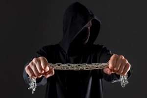 Serangan Rantai Pasok Incar Jantung Pengembangan Aplikasi - Dalam beberapa tahun terakhir, benteng pertahanan perusahaan besar menjadi semakin sulit ditembus secara langsung.