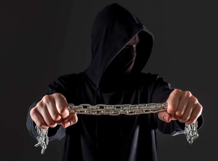 Serangan Rantai Pasok Incar Jantung Pengembangan Aplikasi - Dalam beberapa tahun terakhir, benteng pertahanan perusahaan besar menjadi semakin sulit ditembus secara langsung.