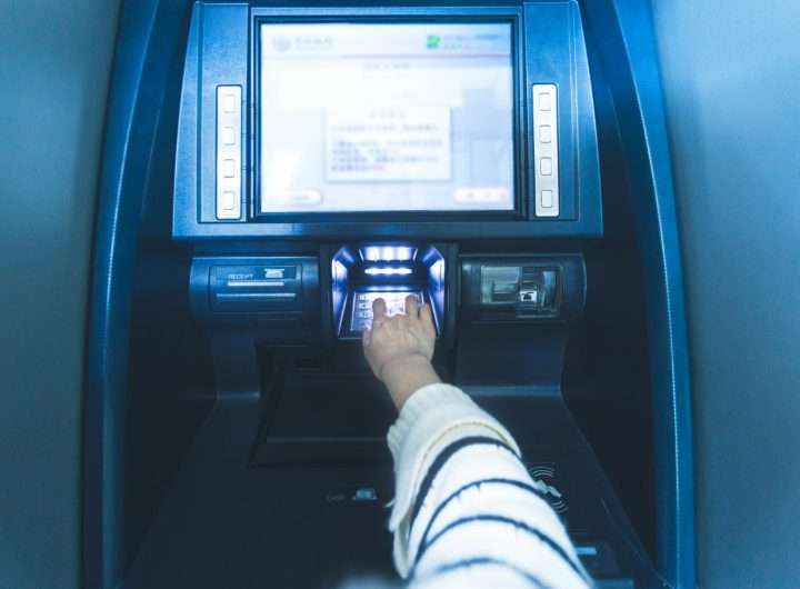 Cara Peretas Menguras ATM Menggunakan Ponsel Anda