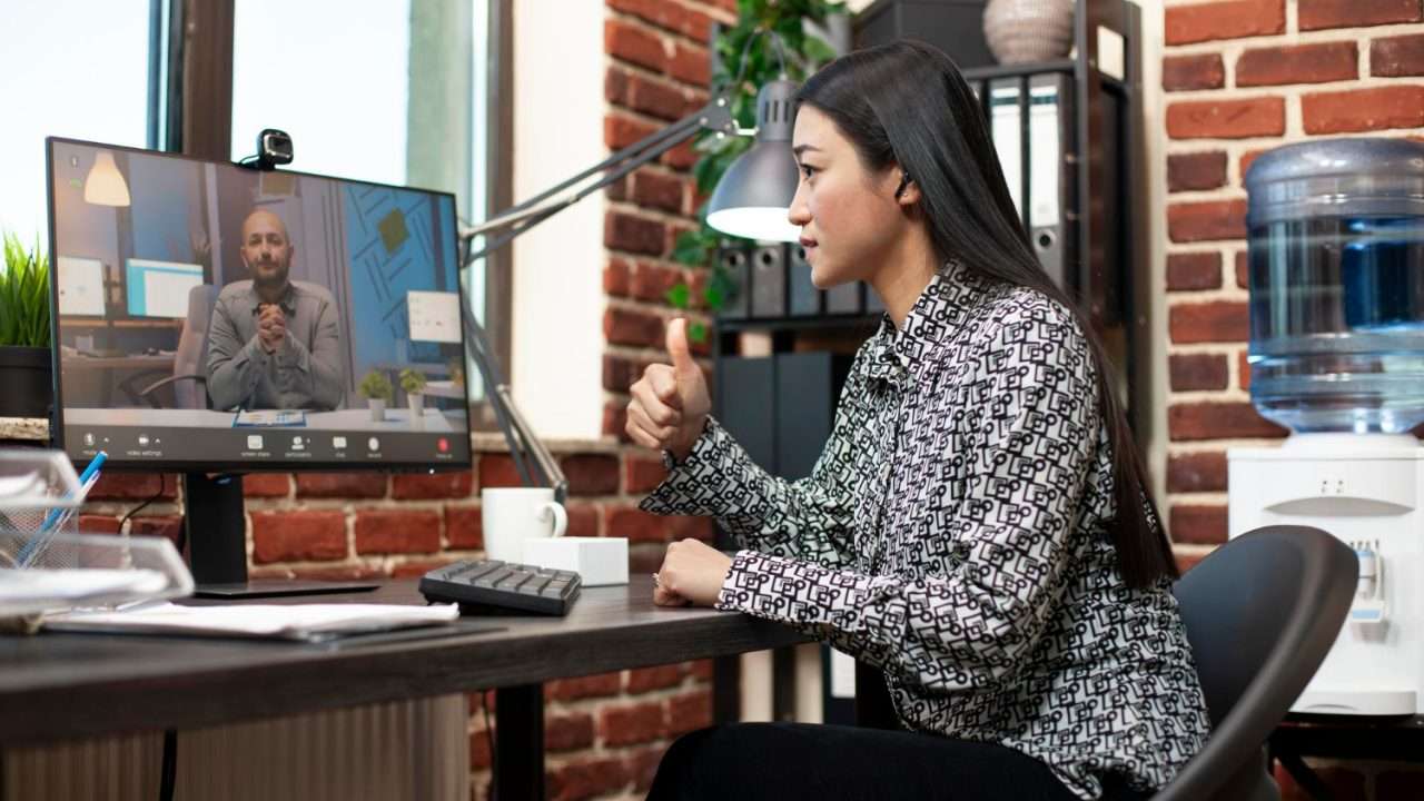 Curi Webcam Bikin Zoom Palsu