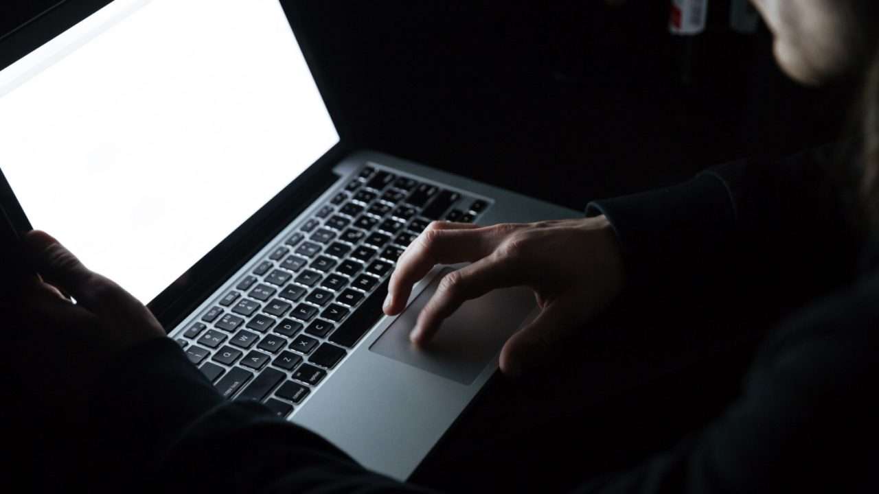 Peretas yang Sembunyi di Draf Outlook