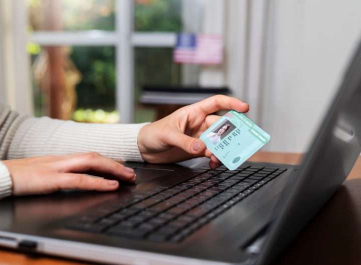 Membedakan Manusia Asli dan Identitas Sintetis