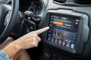 Serangan Siber Incar Sistem Infotainment Mobil Android