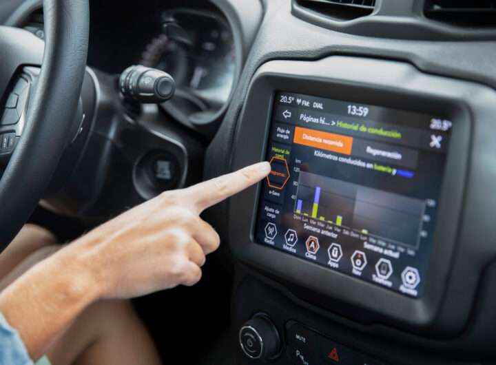 Serangan Siber Incar Sistem Infotainment Mobil Android