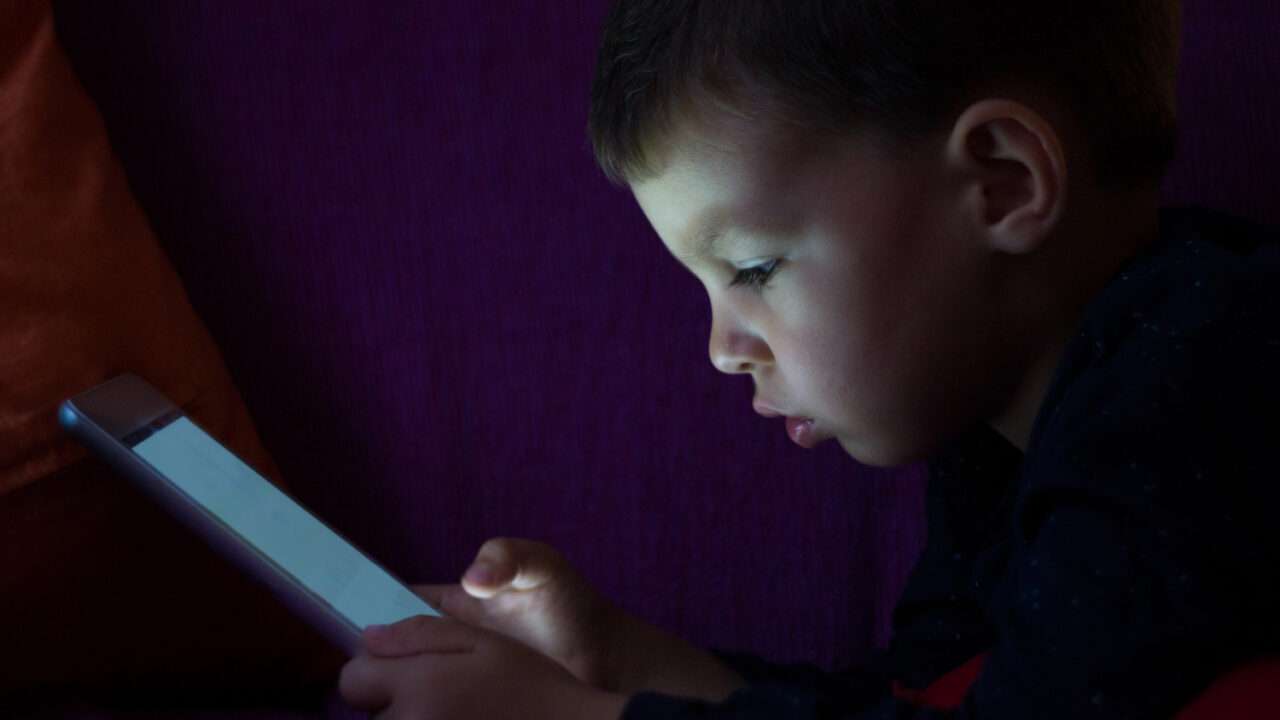Apakah Anak Anda Kecanduan Internet? Ini Faktanya