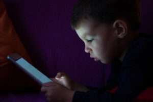 Apakah Anak Anda Kecanduan Internet? Ini Faktanya